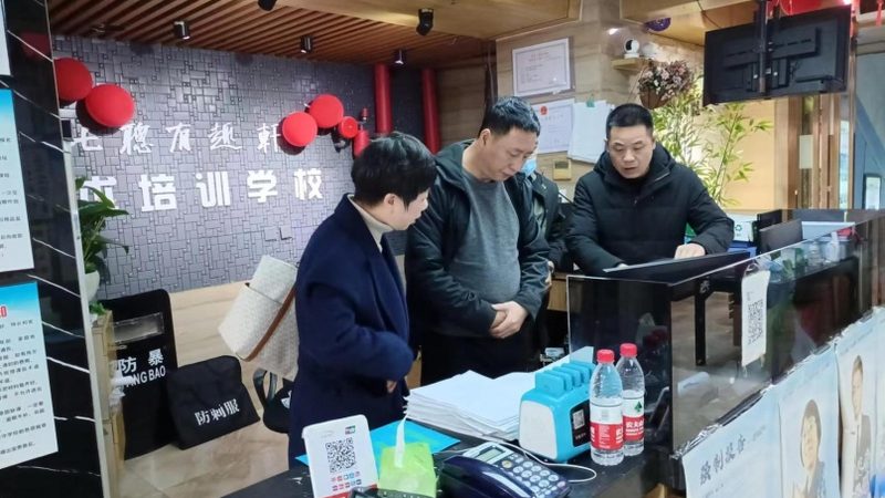 小标题：瑜伽教练培训，行业背景解读